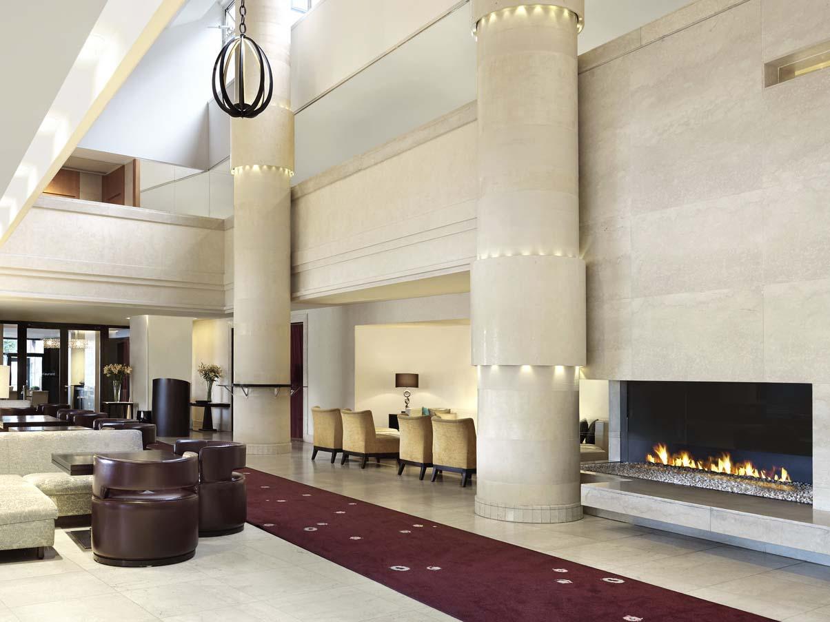 Sheraton Stockholm Hotel Esterno foto The lobby of the Four Seasons Hotel