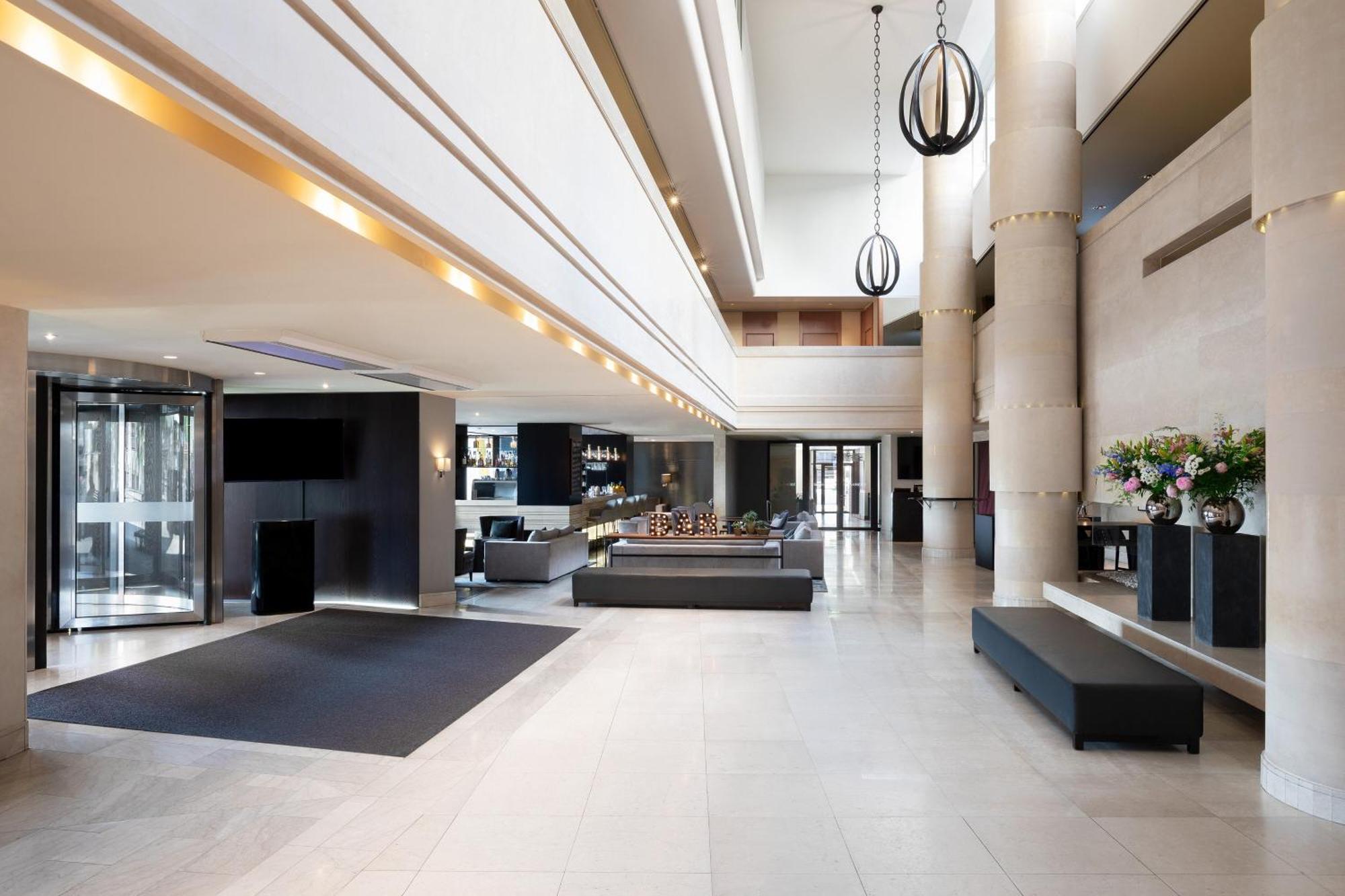 Sheraton Stockholm Hotel Esterno foto The lobby of the hotel