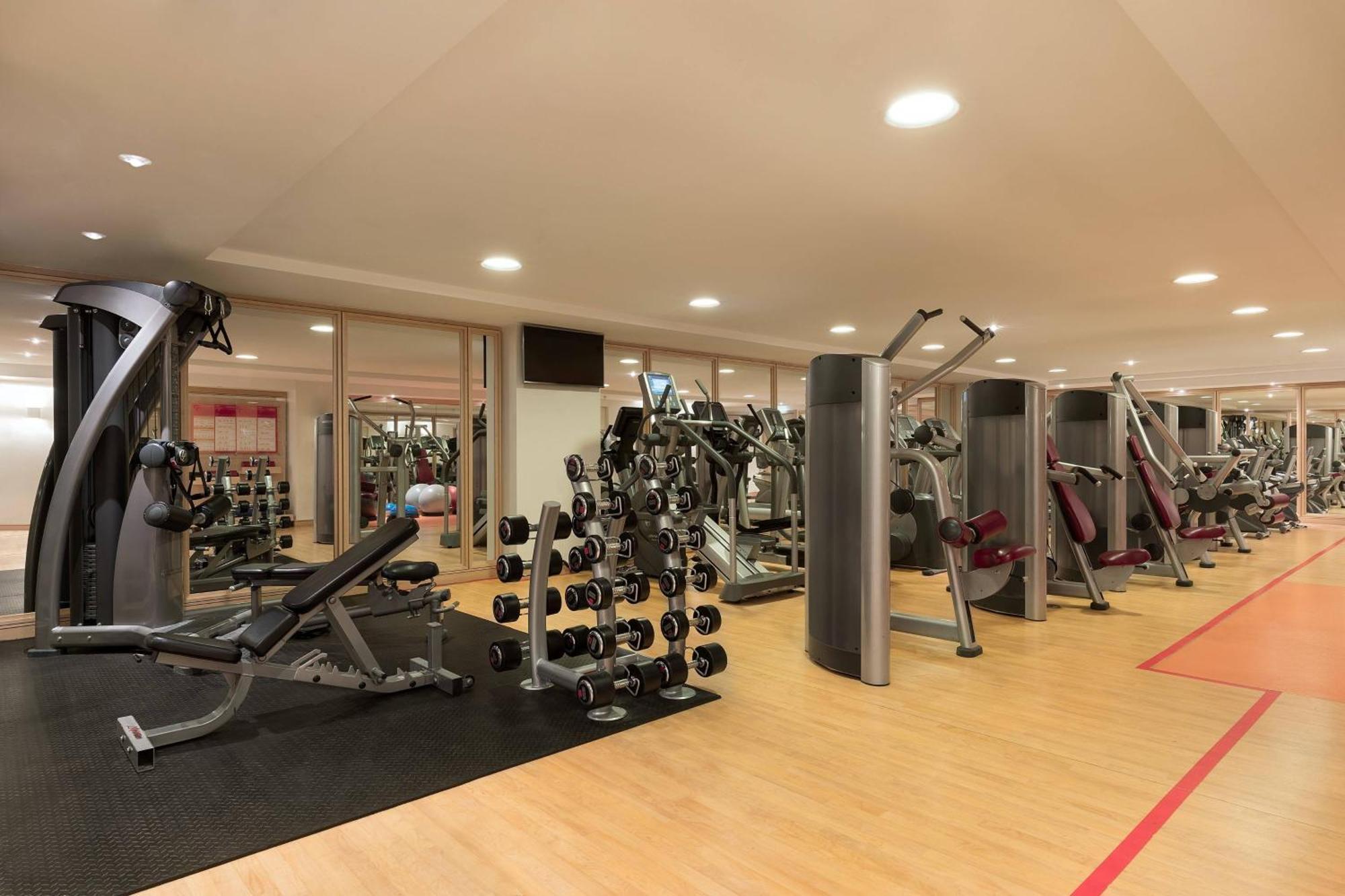 Sheraton Stockholm Hotel Esterno foto The gym at the hotel