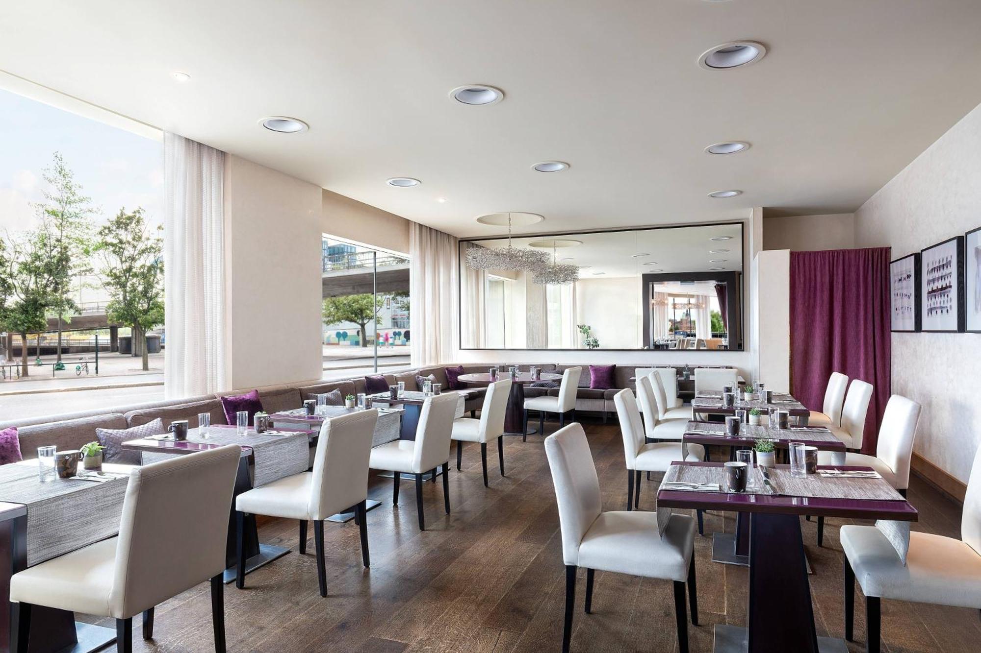 Sheraton Stockholm Hotel Esterno foto The restaurant