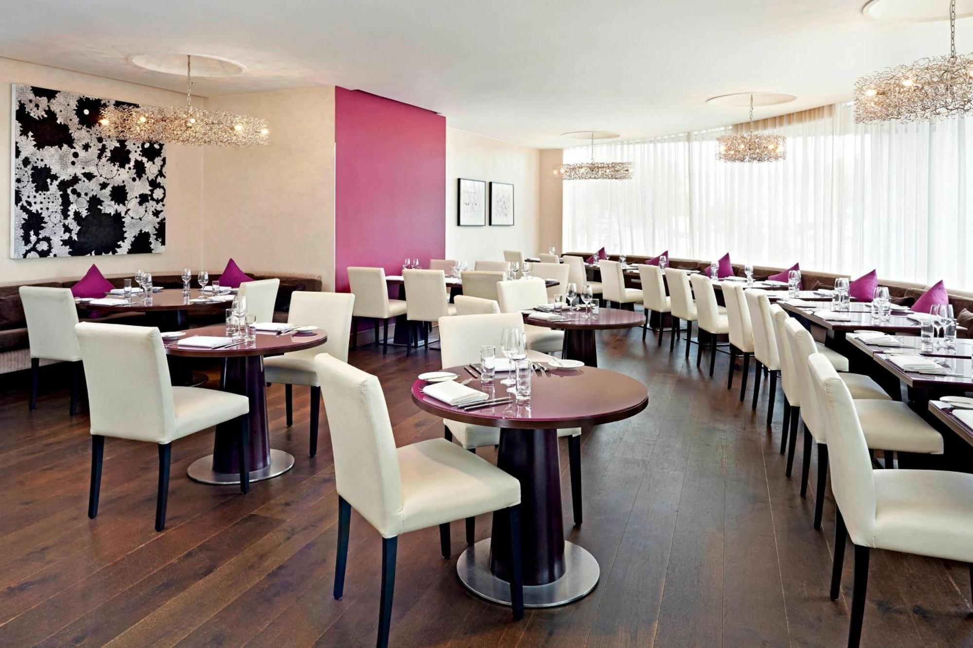 Sheraton Stockholm Hotel Esterno foto The interior of the restaurant