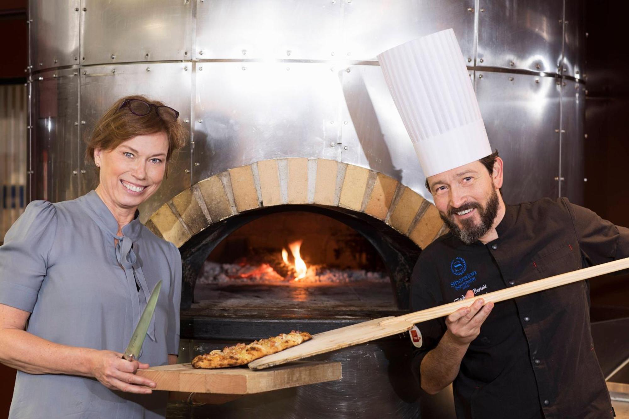 Sheraton Stockholm Hotel Esterno foto A pizza oven